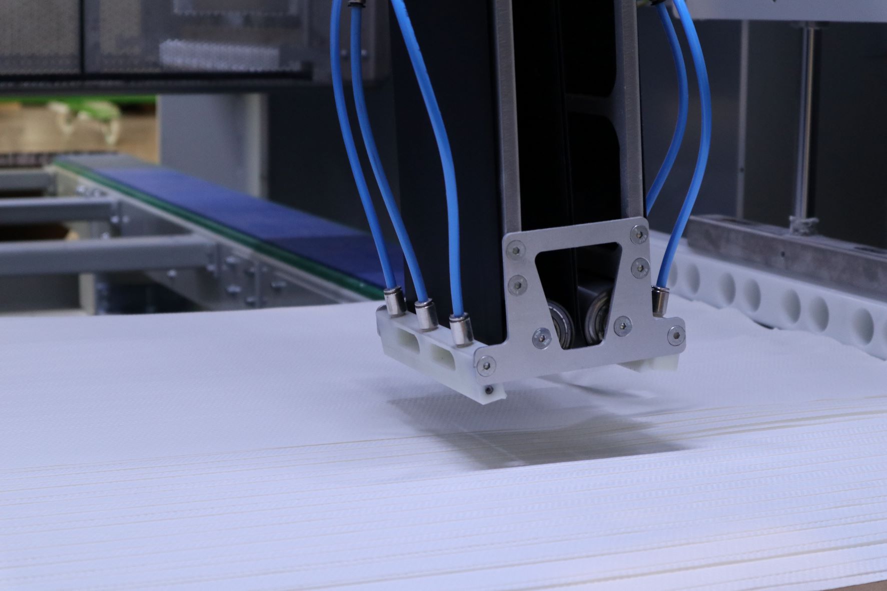 Festooning Solution for delicate and tensionsensitive nonwovens